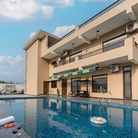 Brookvale Manor By Stayvista - Private Pool Haven With Endless Views & Indoor Fun Sohna Extérieur photo
