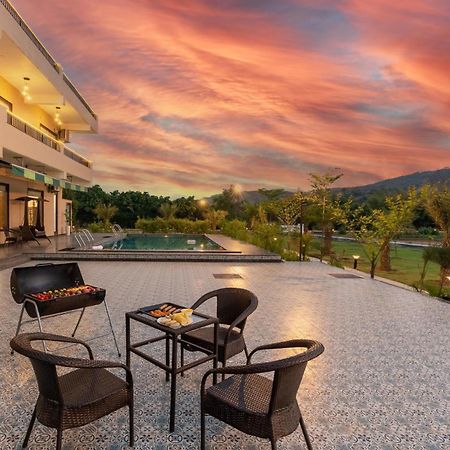 Brookvale Manor By Stayvista - Private Pool Haven With Endless Views & Indoor Fun Sohna Extérieur photo
