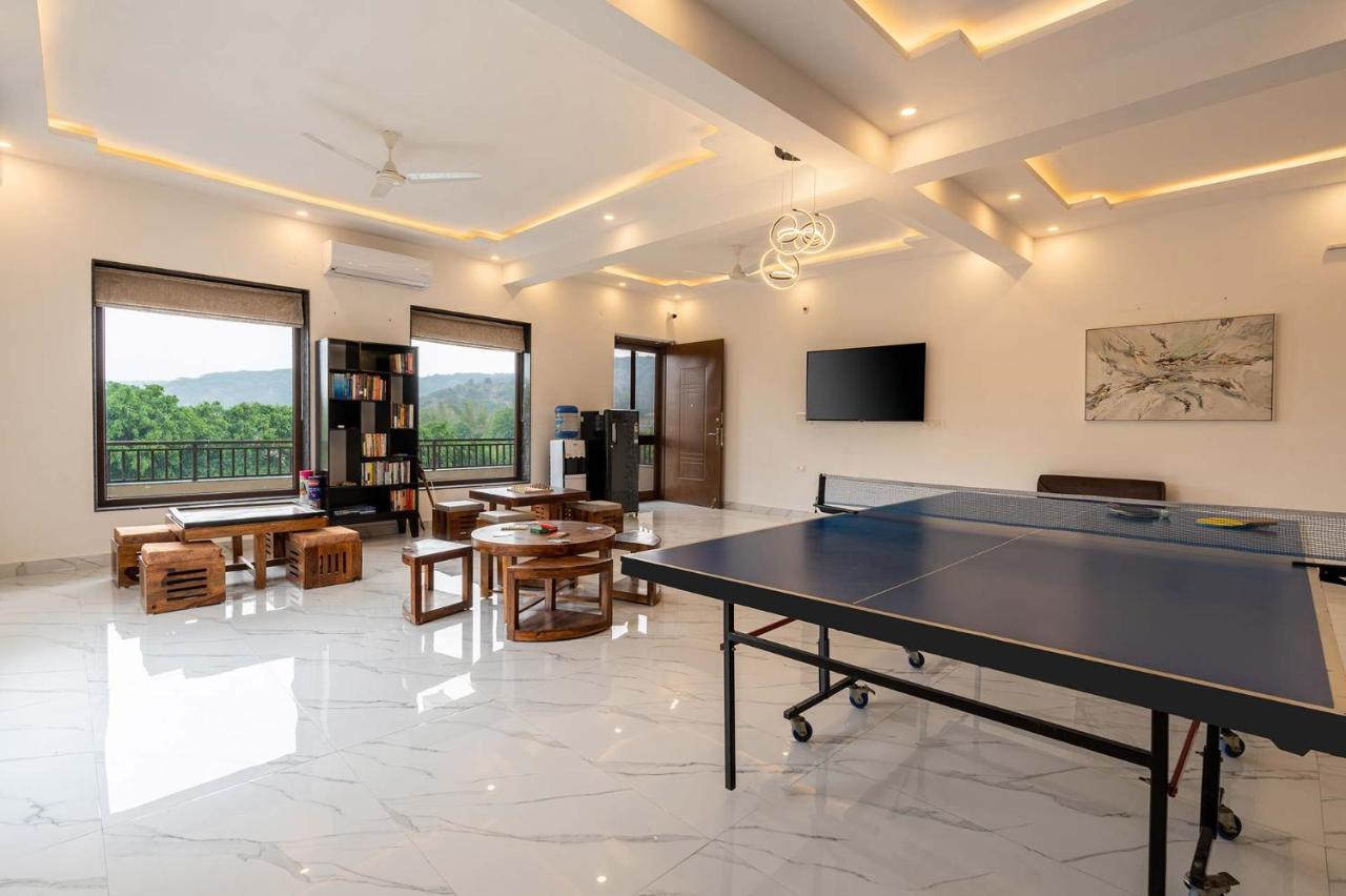 Brookvale Manor By Stayvista - Private Pool Haven With Endless Views & Indoor Fun Sohna Extérieur photo