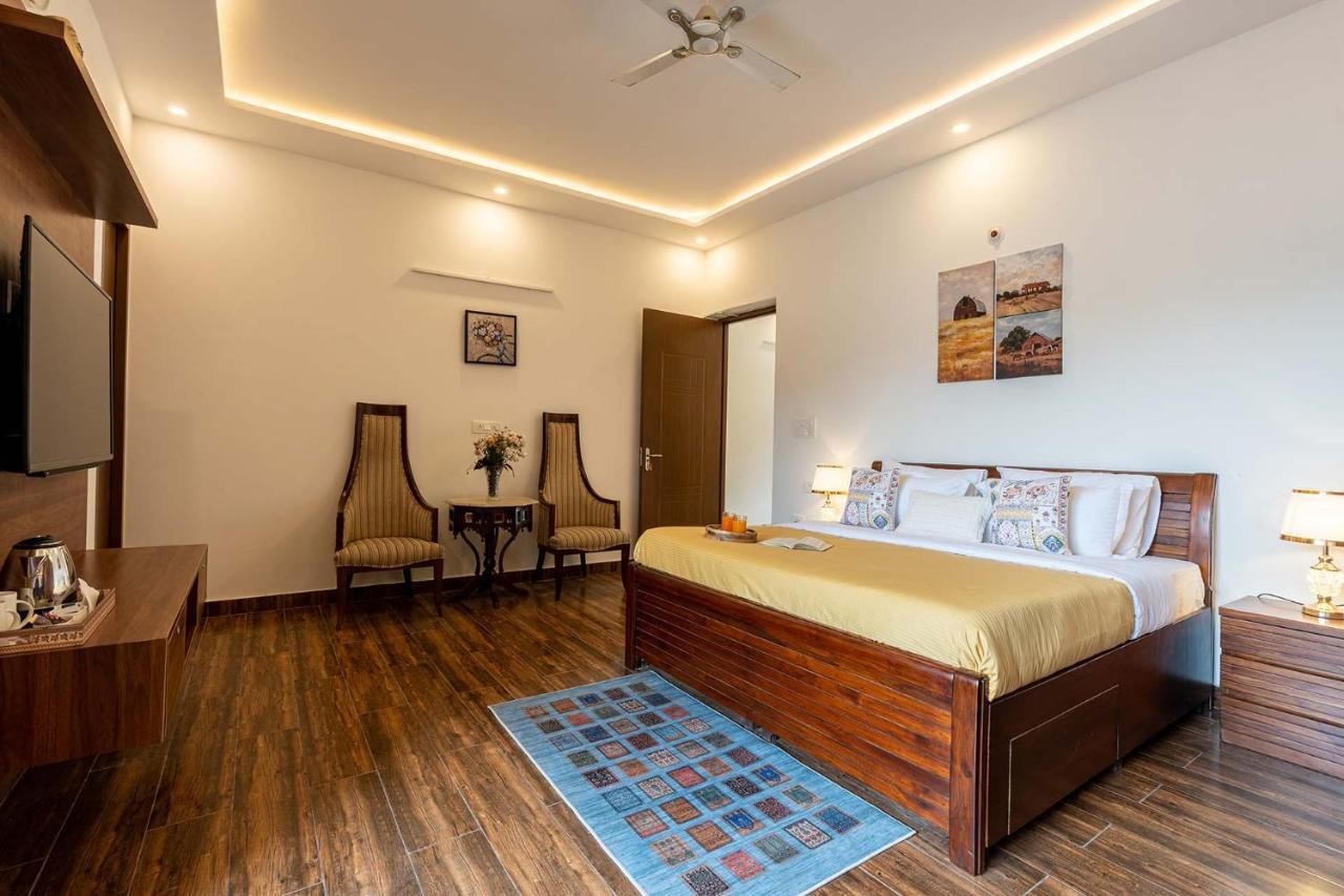 Brookvale Manor By Stayvista - Private Pool Haven With Endless Views & Indoor Fun Sohna Extérieur photo