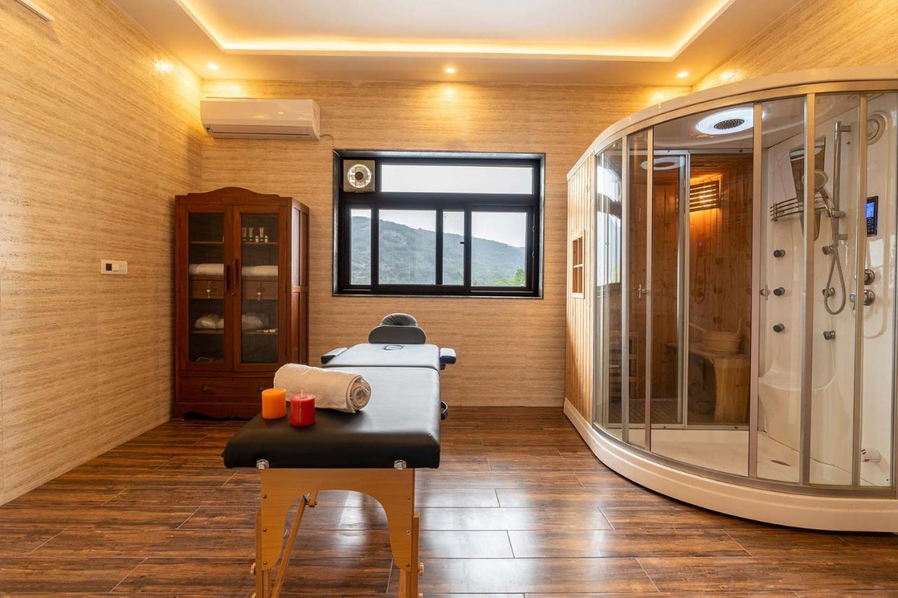 Brookvale Manor By Stayvista - Private Pool Haven With Endless Views & Indoor Fun Sohna Extérieur photo