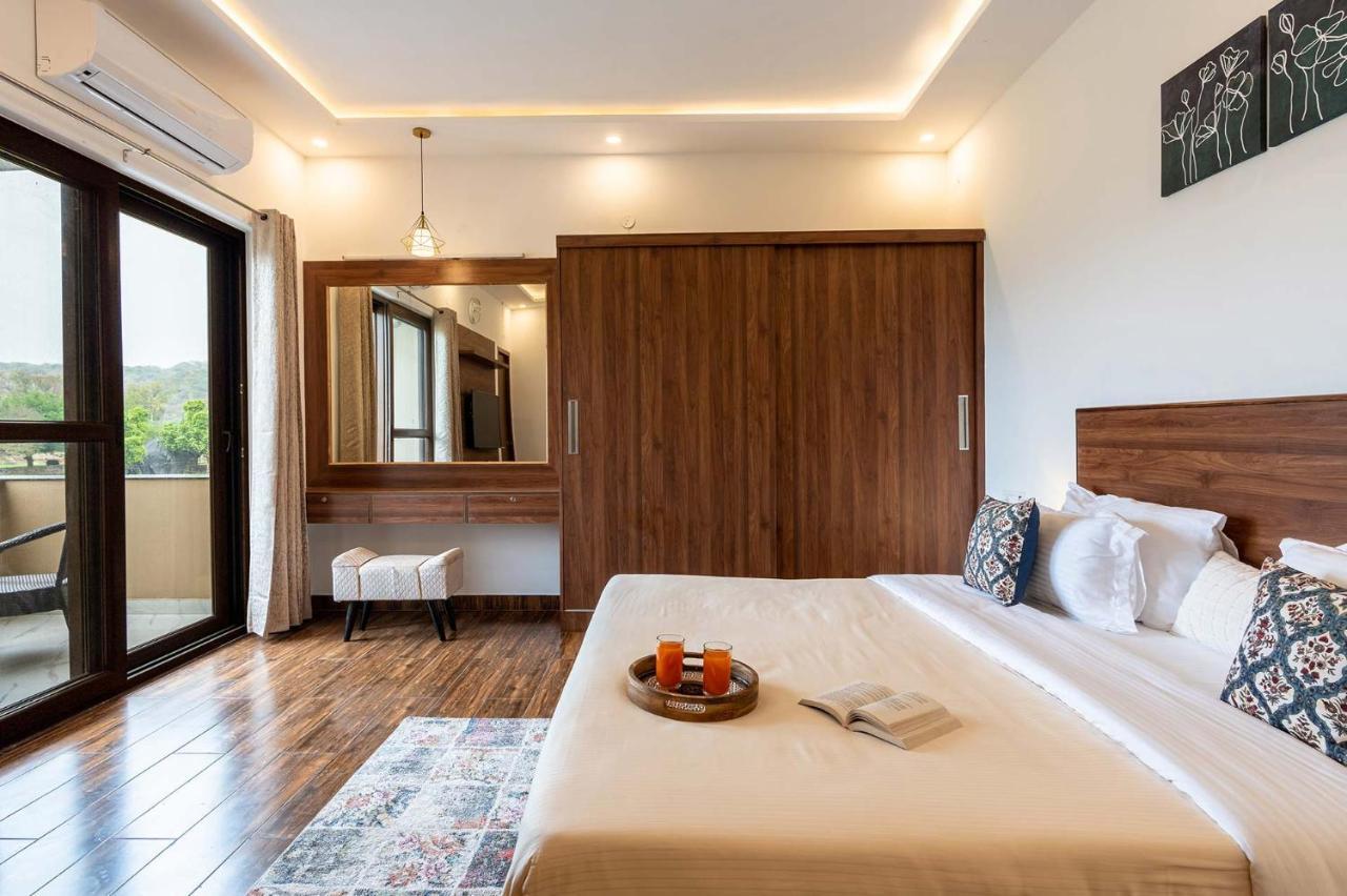 Brookvale Manor By Stayvista - Private Pool Haven With Endless Views & Indoor Fun Sohna Extérieur photo