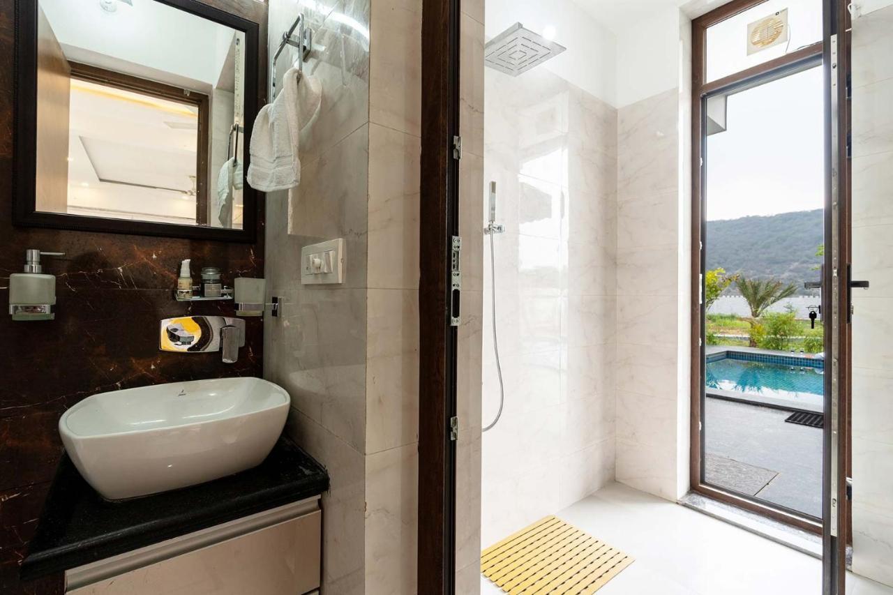 Brookvale Manor By Stayvista - Private Pool Haven With Endless Views & Indoor Fun Sohna Extérieur photo