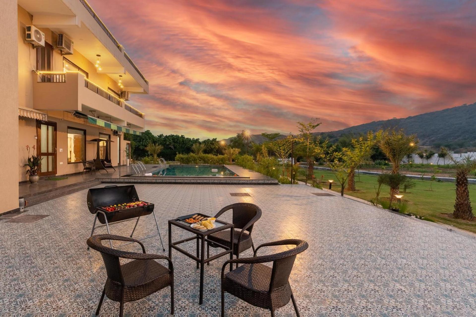 Brookvale Manor By Stayvista - Private Pool Haven With Endless Views & Indoor Fun Sohna Extérieur photo